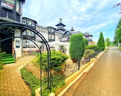 Schlosshotel Marienbad (Velká Hledsebe, Czech Republic)