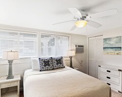 Cijela kuća/apartman Seaside Villa Should Be Featured In Coastal Living | 50 Steps To The Sand! (Clearwater, Sjedinjene Američke Države)