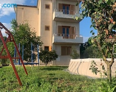 Koko talo/asunto Continental Apartment (Fier, Albania)