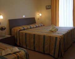 Khách sạn Hotel Solaris (Giulianova, Ý)