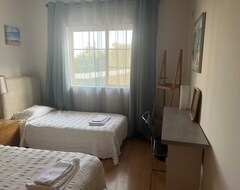 Casa/apartamento entero Large 3 Bedroom Apartment With Private Garden (Guia, Portugal)