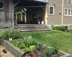 Toàn bộ căn nhà/căn hộ Charming Old Vermont Farmhouse: Weekly Rental (Richmond, Hoa Kỳ)