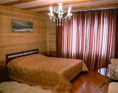 Hotelli Krestovaya pad (Listvyanka, Venäjä)