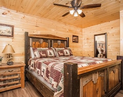Otel Peaceful Feelin Cabin (Sevierville, ABD)