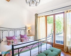 Cijela kuća/apartman La Maison Des Vignes - Gite Olivier - Luxury Gite With Air Conditioning (Tourouzelle, Francuska)