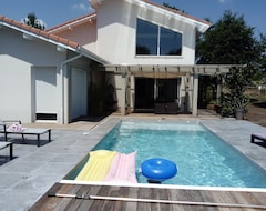 Cijela kuća/apartman Beautiful Contemporary House On Raised Ground With Swimming Pool And Pool House (Gourbera, Francuska)