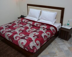 Khách sạn OYO 12853 The Kings Kalandi Resort (Dehradun, Ấn Độ)
