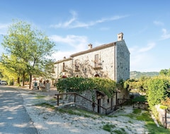 Toàn bộ căn nhà/căn hộ Vibrant Cottage Near Lake In Bomba (Bomba, Ý)