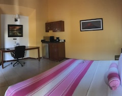 Hotel Casa Danna (Colima, Mexico)