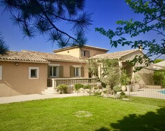 Toàn bộ căn nhà/căn hộ Villa With Pool Between Avignon And St Rémy De Provence Garden With Trees (Noves, Pháp)