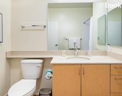 Cijela kuća/apartman Landing Modern Apartment With Amazing Amenities (id9955x51) (Everett, Sjedinjene Američke Države)