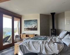 Casa/apartamento entero Ocean Vista Custom Home On Top Of A South Facing Ridge With Surrounding Arbutus (Mayne Island, Canadá)