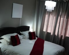 Hotelli 41 on Cedar Bed and Breakfast (Goodwood, Etelä-Afrikka)