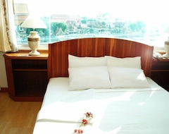 Hotel River View Place (Ayutthaya, Thailand)