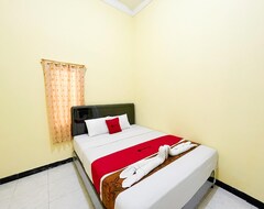 Khách sạn Reddoorz Near Makam Bung Karno Blitar (Blitar, Indonesia)