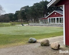 Tüm Ev/Apart Daire Nybyggd Lgh 100m Till Stranden, 150m Till Golfbana Och 200m Till Stranden. (Beddingestrand, İsveç)