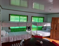 Tüm Ev/Apart Daire Beachfront! Cobia Beach Guest House Teal Cabin Sleeps 4 (Hopkins, Belize)