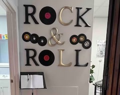 Toàn bộ căn nhà/căn hộ Rock & Roll Into The Finger Lakes! (Farmington, Hoa Kỳ)