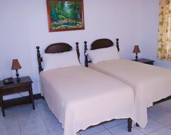 Khách sạn Pink Rock Inn (Ocho Rios, Jamaica)