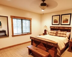 Entire House / Apartment Hill Top Luxury Bunkhouse 4bd, 2 Full Bath And All Amenities (Gallatin, USA)