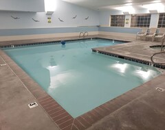 Hotel Group Getaway! 2 Spacious Units, Indoor Pool, Free Breakfast And Parking (Pullman, USA)