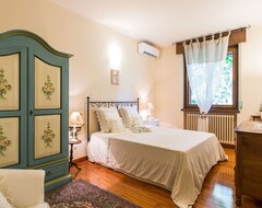 Toàn bộ căn nhà/căn hộ Villa Pina 8+2 Sleeps, Special Offers 2017 Exclusivity Of Emma Villas (Sulbiate, Ý)