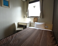 Hotel LiveMax Shin-Osaka (Osaka, Japón)