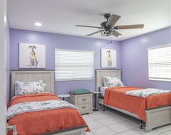 Toàn bộ căn nhà/căn hộ Newly Remodeled! Super Clean, Great Location, Family Size, 7 Mins Raymond James (Tampa, Hoa Kỳ)