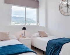 Căn hộ có phục vụ Apartment With Panoramic Sea Views And Balcony (Marbella, Tây Ban Nha)