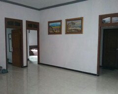 Khách sạn Hotel Ngebel Indah (Ponorogo, Indonesia)