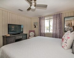 Hotel Charming Serenity By The Sea On The Bay , Walk To The Beach ! (Indian Shores, USA)