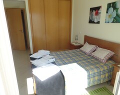 Casa/apartamento entero Apartment Inserted In Private Condominium With Excellent Solar Array (Olhos de Agua, Portugal)