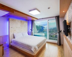Guesthouse Blue Road Town Pension (Yeongdeok, South Korea)