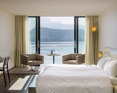 Khách sạn Hermitage Lake Lucerne - Beach Club & Lifestyle Hotel (Lucerne, Thụy Sỹ)