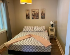 Koko talo/asunto Bright And Adorable 2 Bedroom Unit (Cambridge, Kanada)