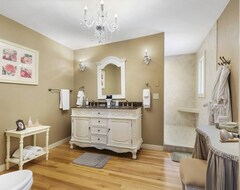Khách sạn Queen Suite With Spa Bath #2 (Sturgeon Bay, Hoa Kỳ)