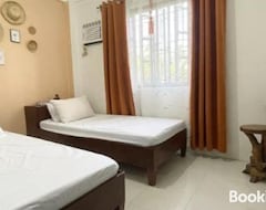 Guesthouse Glorias Staycation (Infanta, Philippines)
