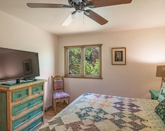 Cijela kuća/apartman Bonita - Adobe Home In The Heart Of The Railyard, Beautiful Out Door Space - Two (Santa Fe, Sjedinjene Američke Države)