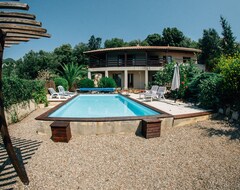 Toàn bộ căn nhà/căn hộ Luxury Idyllic Villa Set Amongst Vineyards With Private Pool (Cabrerolles, Pháp)