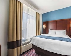 Hotel Comfort Suites St Charles-St Louis (Saint Charles, USA)