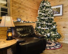 Toàn bộ căn nhà/căn hộ Pet Friendly Lakefront Cabin Hottub Gameroom & Fireplace (Dandridge, Hoa Kỳ)