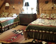 Toàn bộ căn nhà/căn hộ Sweet Gum Falls Quaint Log Cabin With Hot Tub (Oneida, Hoa Kỳ)