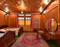 Hotel Inshallah Houseboats (Srinagar, India)