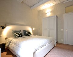 Toàn bộ căn nhà/căn hộ Cosy Apartment With A/c, Wifi, Tv, Patio, Washing Machine And Parking (Cortona, Ý)