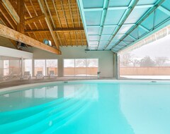 Cijela kuća/apartman Appartement Chaleureux Près Du Golf | Piscine + Jacuzzi (Bagnères-de-Luchon, Francuska)