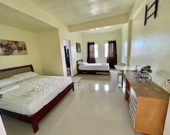 Hotel Midpoint Suites (Naval, Filippinerne)