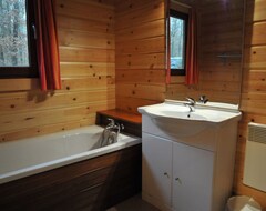 Tüm Ev/Apart Daire DETACHED WOODEN CHALET WITH AN OPEN FIREPLACE AND A BATHTUB IN A WOODED PARK (Viroinval, Belçika)