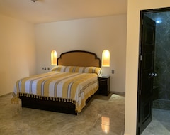 Casa/apartamento entero Tres Iguanas # 2 New Cozy & Spacious Flat For 2, With Patio Short Walk To Beach (Loreto, México)