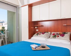 Hotel Holiday apartment via con Aria Condizionata, una soli 50 metri dalla spiaggia di Ti (Rimini, Italy)