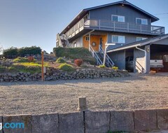 Koko talo/asunto Scenic Tacoma Apartment With Deck And Fire Pit! (Tacoma, Amerikan Yhdysvallat)